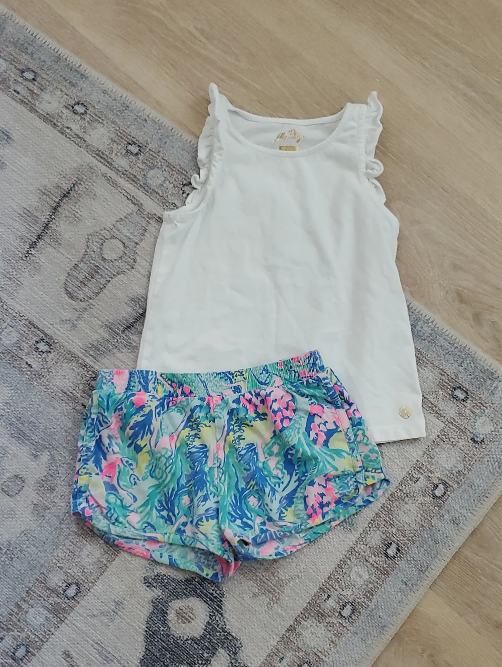 Lilly Pulitzer Girls Whitr Flutter Sleeve Top And Shorts Outfit Set SzM (6-7)
